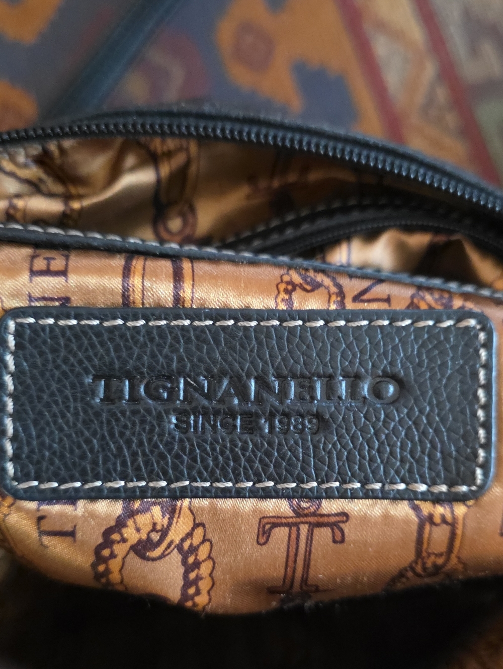 Vintage Tignanello Black Pebbled Leather Crossbody Bag Buckle Details EUC - Picture 3 of 15